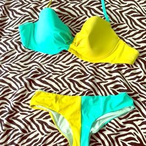 Victoria’s Secret bikini